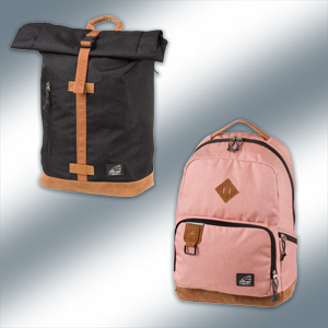 Děti nosící školní tašky a batohy